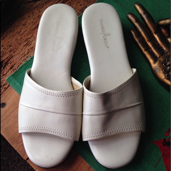 Daniel Green Shoes - Vintage white slides!